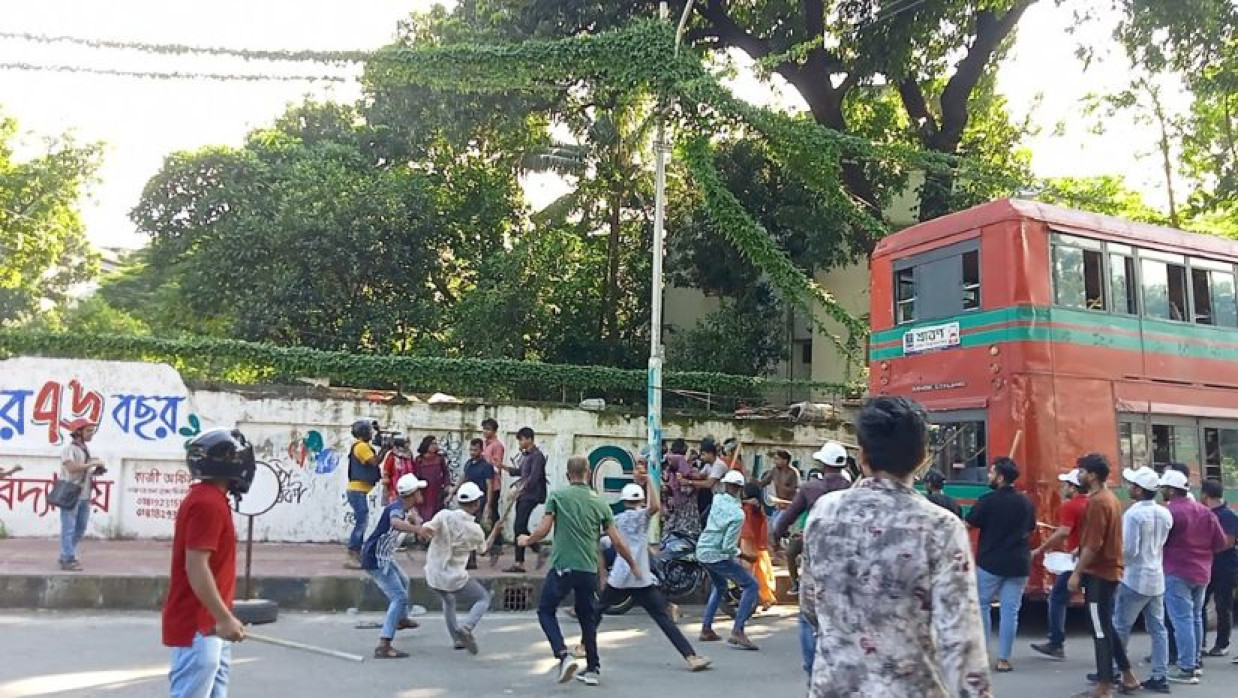 গত বছরের ১৫ জুলাই ঢাবিতে কোটা আন্দোলন চলাকালে শিক্ষার্থীদের ওপর হামলা চালায় ছাত্রলীগ