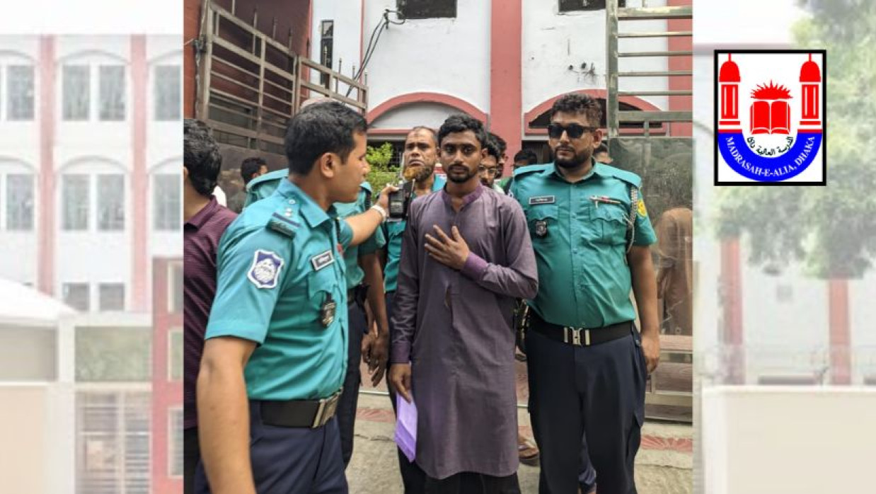 ছাত্রলীগ নেতা মেহেদীকে আটক করে নিয়ে যাচ্ছে চকবাজার থানা পুলিশ