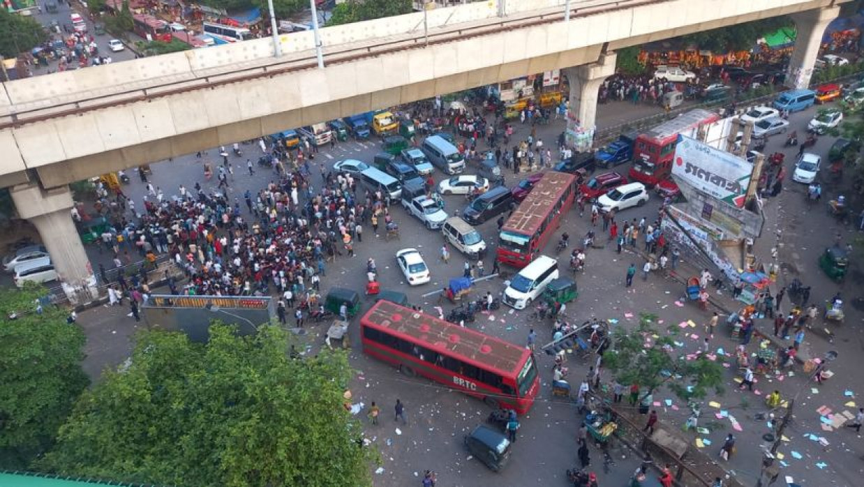 দুই ঘণ্টা অবরোধের পর শাহবাগ ছাড়লো ছাত্রদল