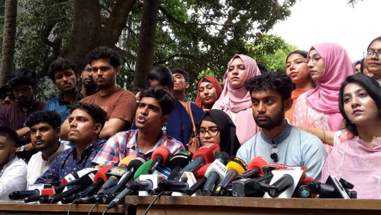 গত শনিবার পাঁচ দফা দাবিতে আল্টিমেটাম দিয়ে সংবাদ সম্মেলন করেন সাত কলেজ শিক্ষার্থীরা