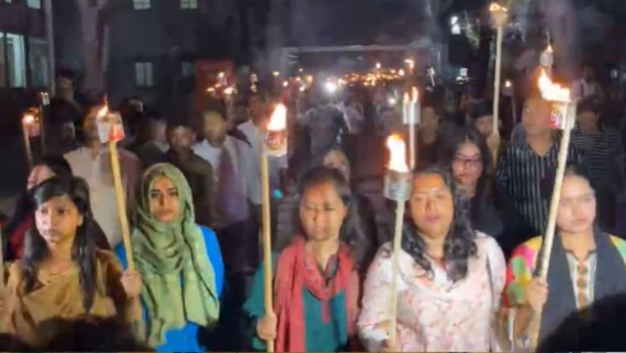 সাম্য হত্যার প্রতিবাদ ও ঢাবি ভিসি-প্রক্টরের পদত্যাগ দাবিতে ছাত্রদলের মশাল মিছিল