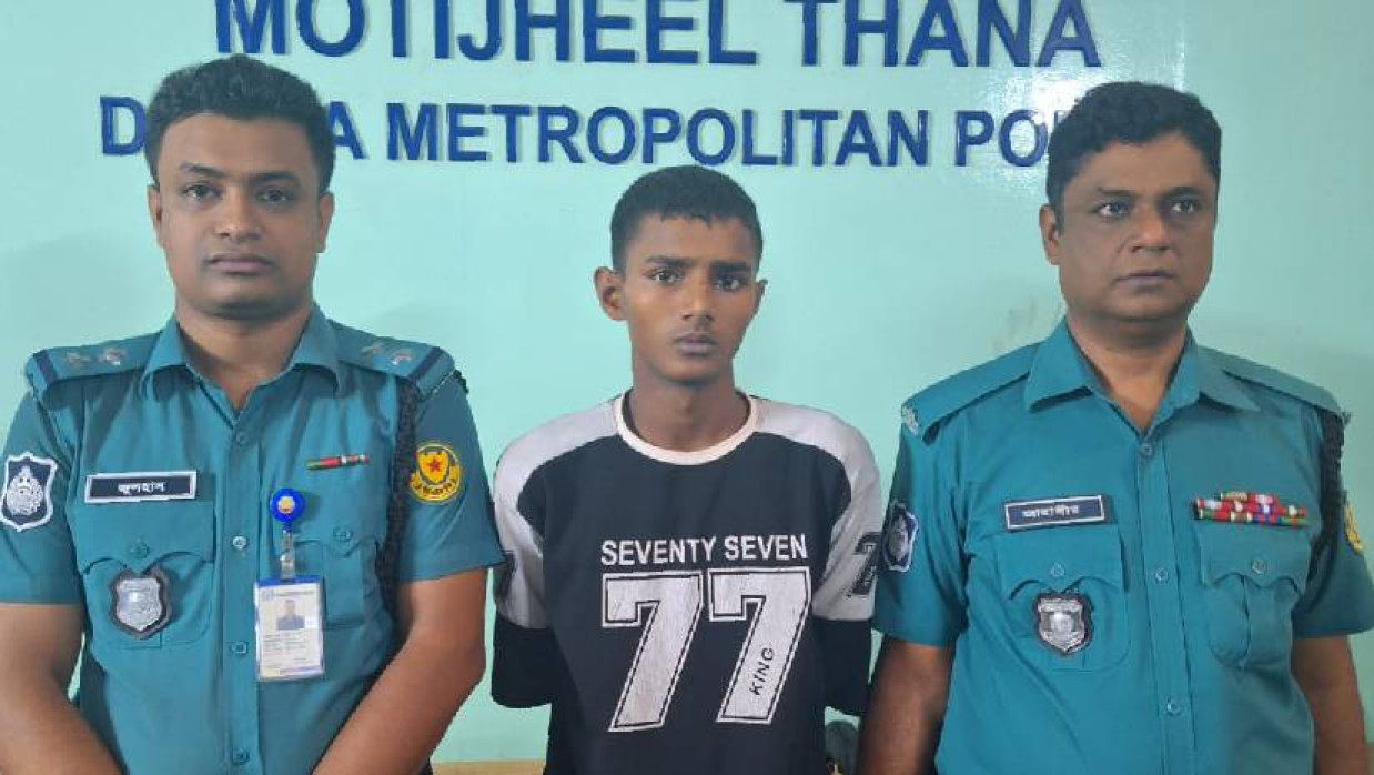 রাকিব নামে এক কিশোর গ্রেপ্তার 