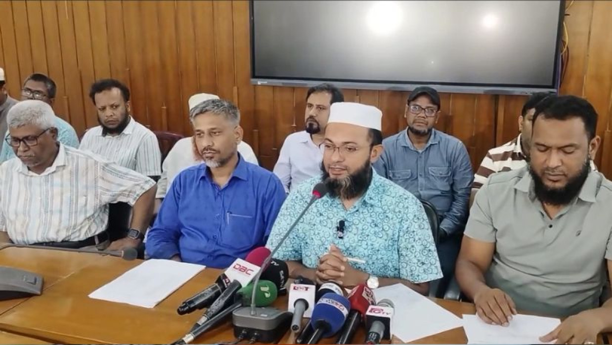 সংবাদ সম্মেলনে কুয়েট শিক্ষক সমিতি