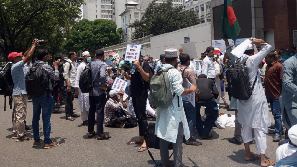 সচিবালয়ের সামনে ১৭তম নিবন্ধনধারীদের অবস্থান