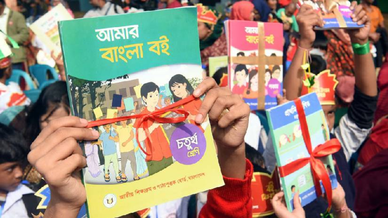 শিক্ষার্থীদের হাতে নিম্নমানের বই