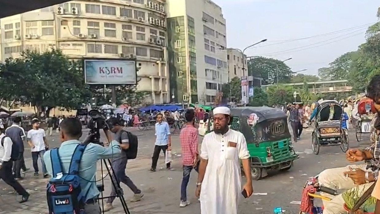 শাহবাগ মোড়ের সড়ক ছেড়ে দিয়েছে ছাত্রদল