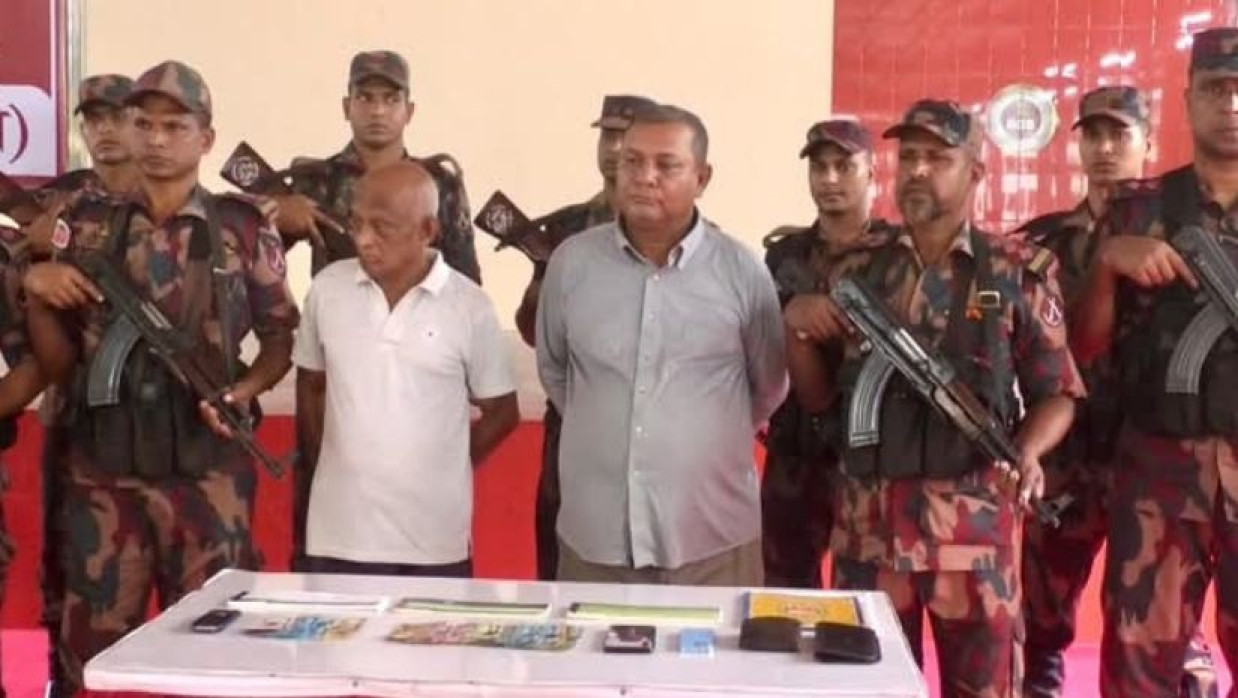 বিজিবির হাতে আটক দুই প্রতারক