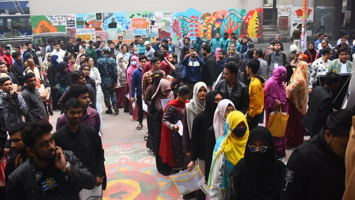 বিশ্ববিদ্যালয়ের ভর্তি পরীক্ষায় অংশগ্রহণ করা শিক্ষার্থী