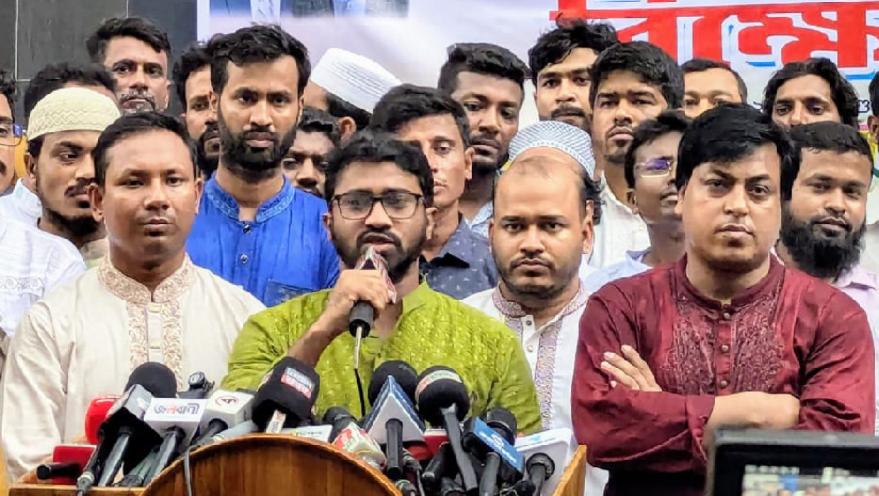 বক্তব্য দিচ্ছেন রাশেদ খাঁন