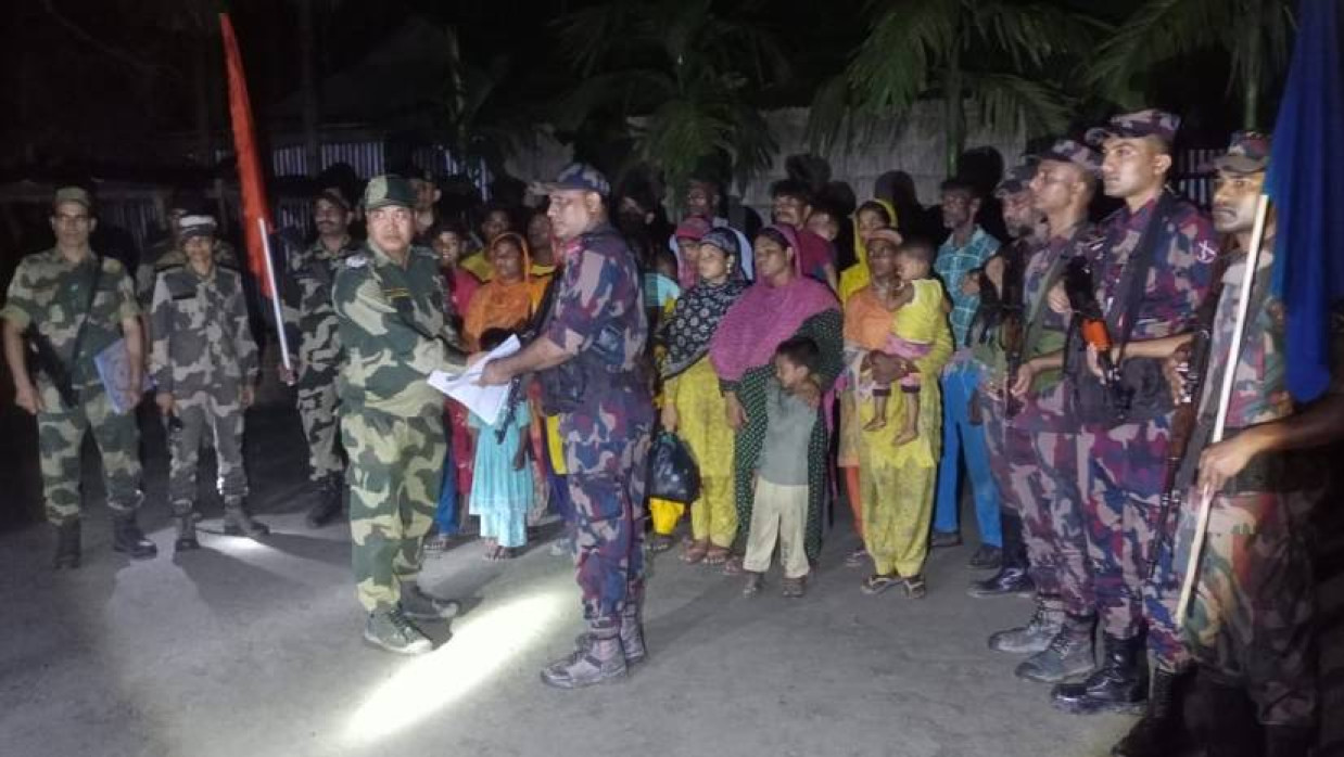 বৈঠকের পর ২৪ বাংলাদেশিকে বিজিবির কাছে হস্তান্তর করে বিএসএফ