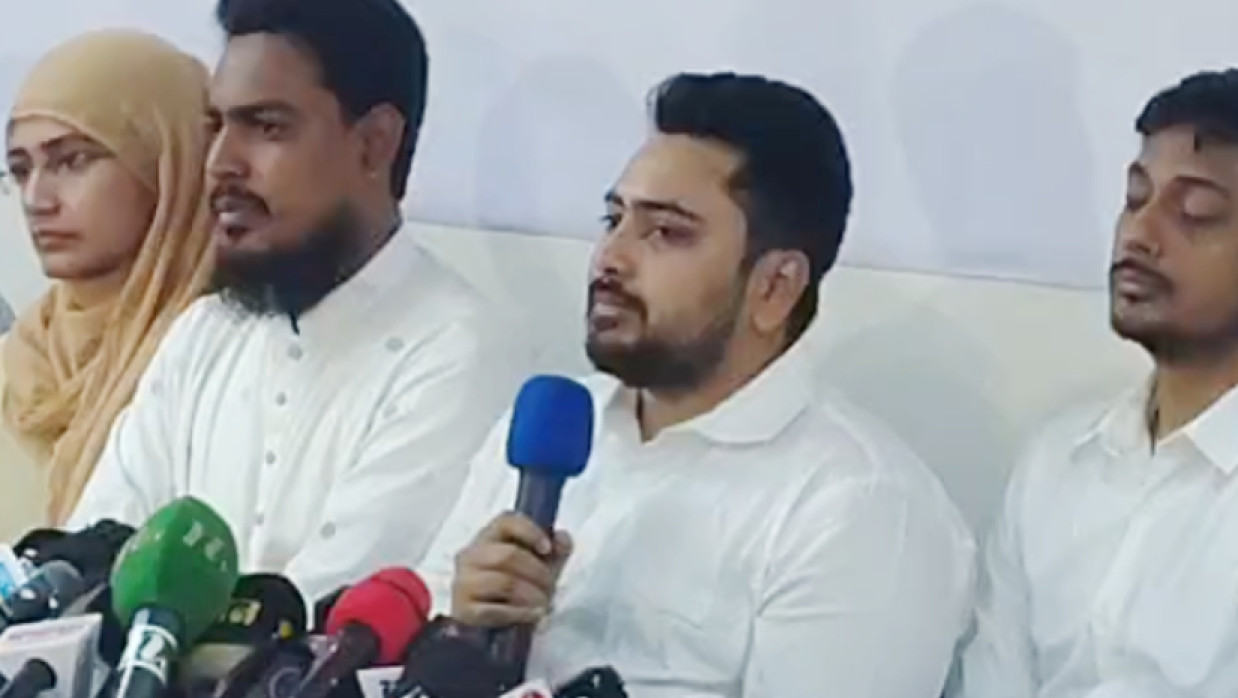 সংবাদ সম্মেলনে এনসিপির নেতারা