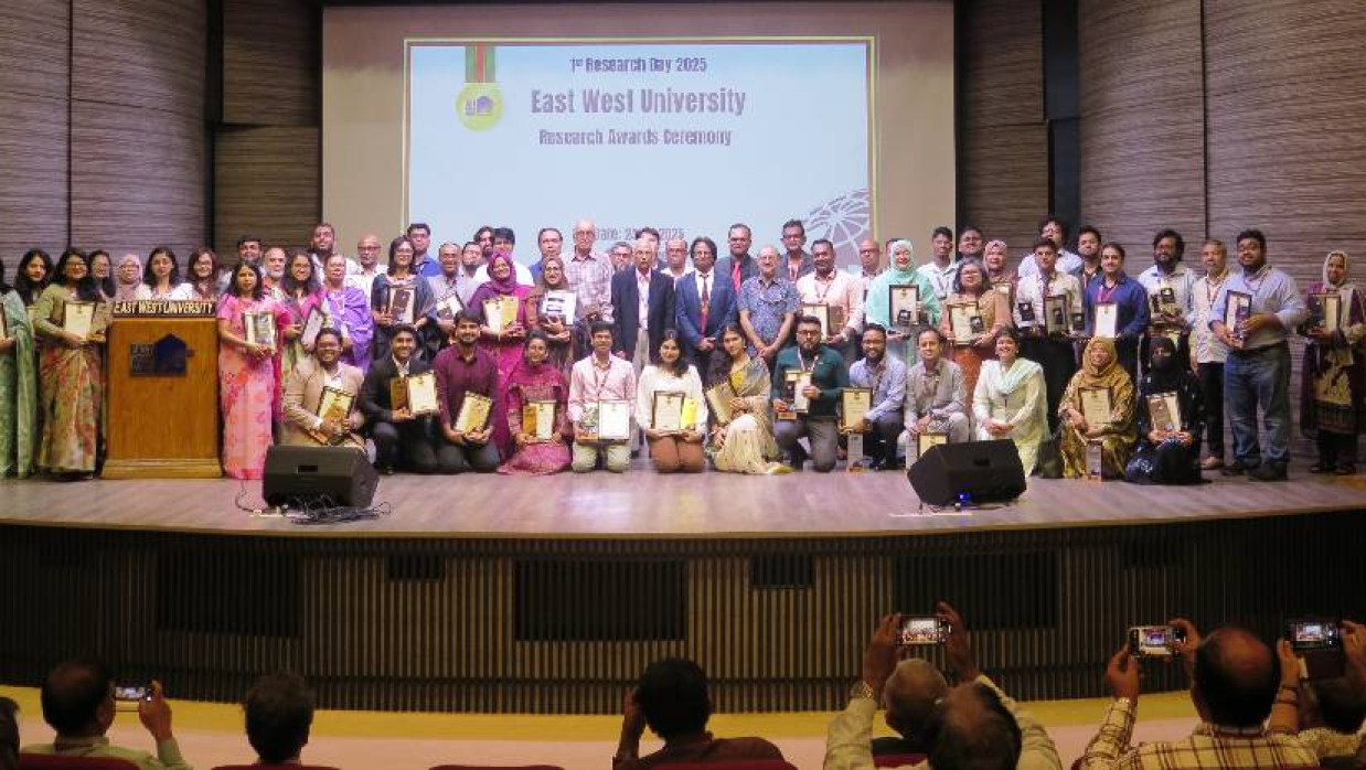 ইস্ট ওয়েস্ট ইউনিভার্সিটিতে গবেষণা দিবস