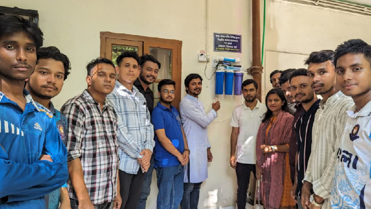পানির ফিল্টার স্থাপন করলেন ছাত্রদল নেতা