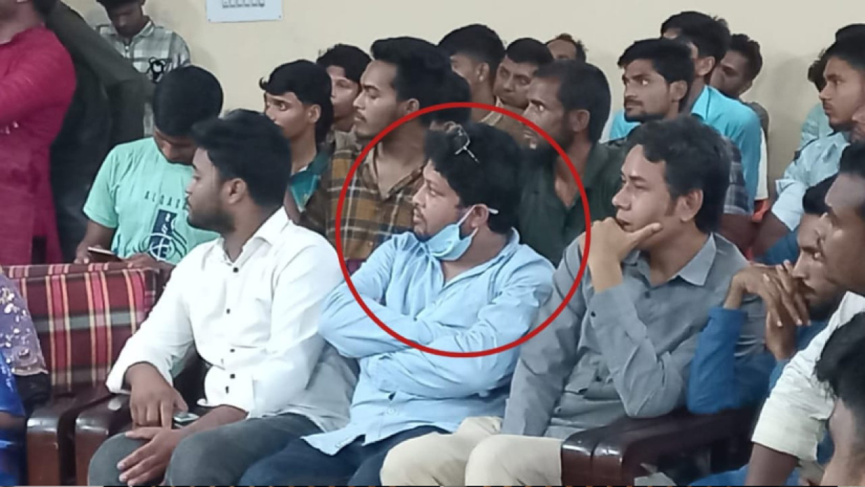 সভায় ছাত্রলীগ নেতা