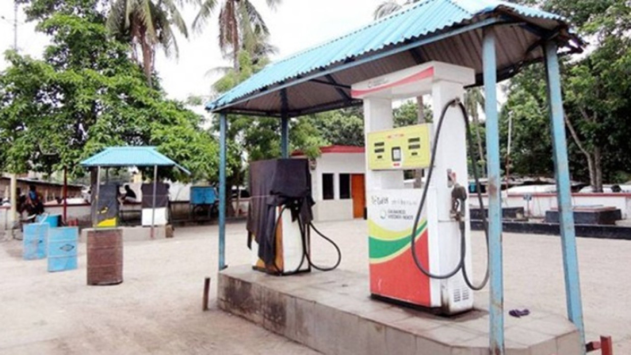 ১০ দফা দাবিতে আধাবেলা ধর্মঘট