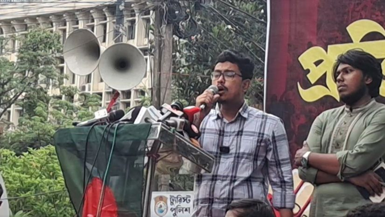 সাদিক কায়েম বক্তব্য রাখছেন