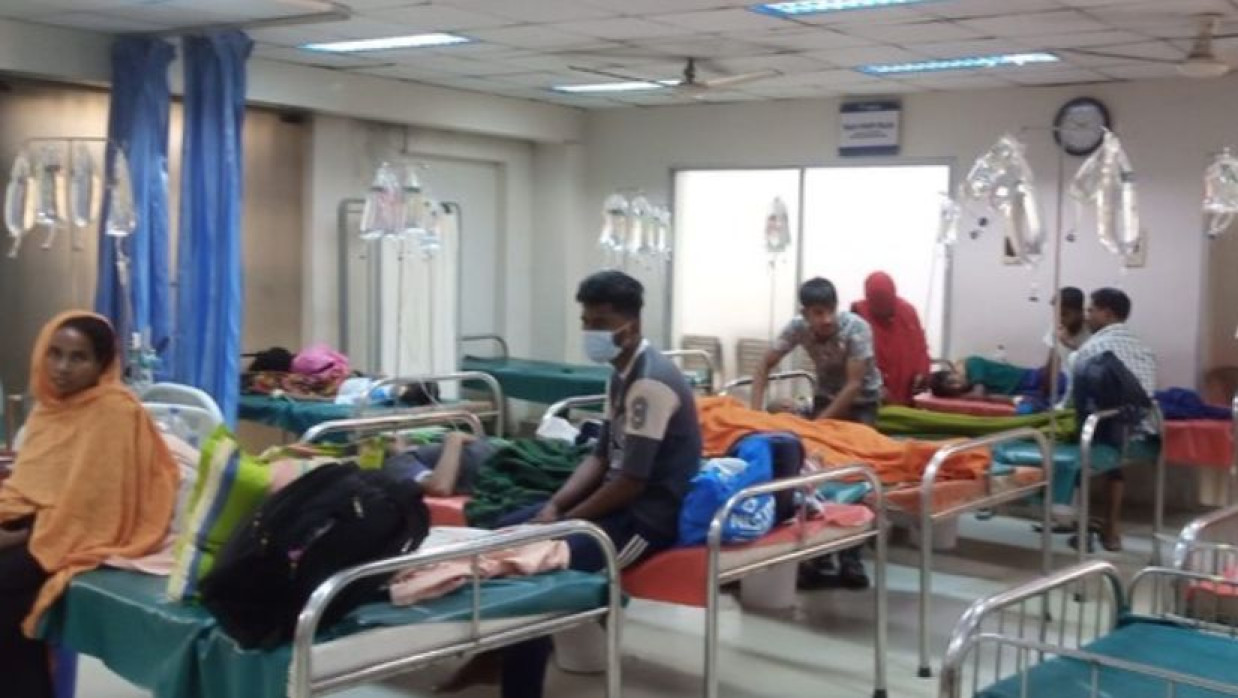 জ্বর ও সর্দি-কাশি নিয়ে হাসপাতালে রোগীরা