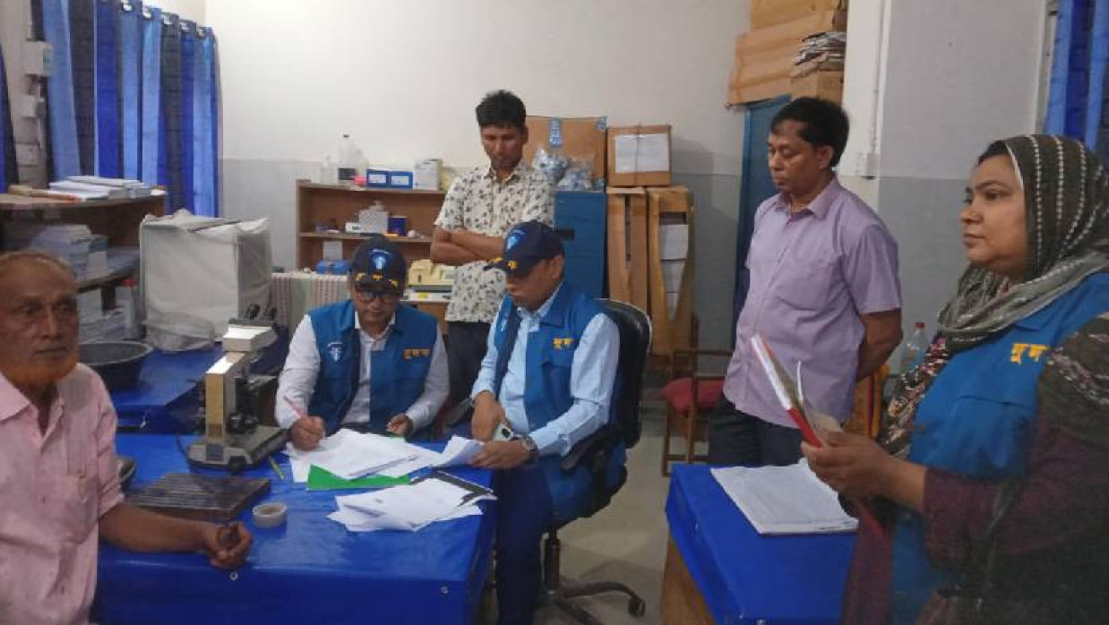 পুঠিয়া স্বাস্থ্য কমপ্লেক্সে দুদকের অভিযান