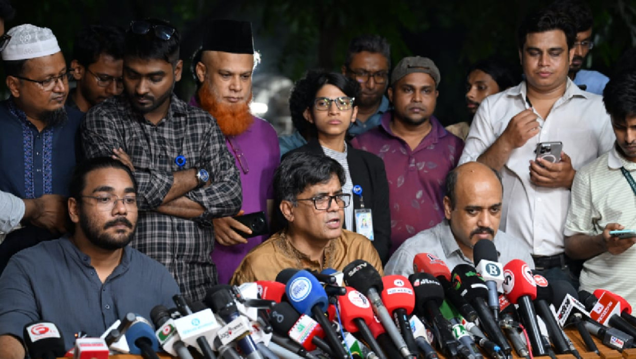 বক্তব্য রাখছেন শফিকুল আলম