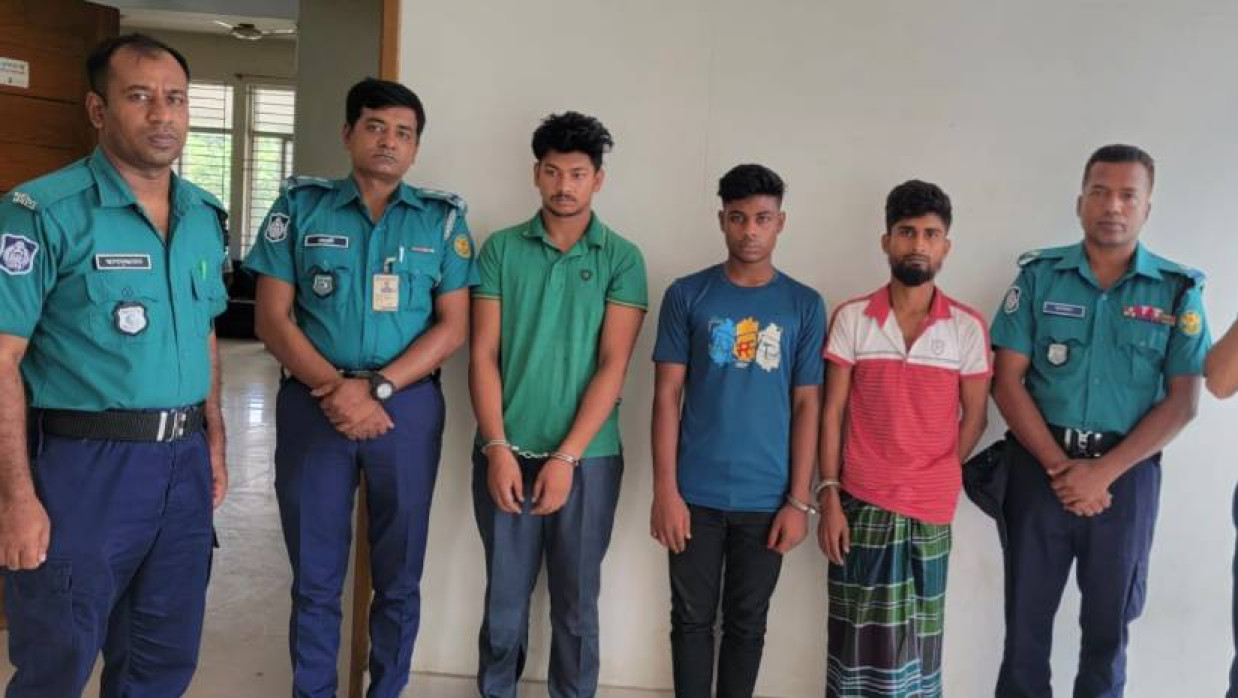 গ্রেপ্তার তিনজন