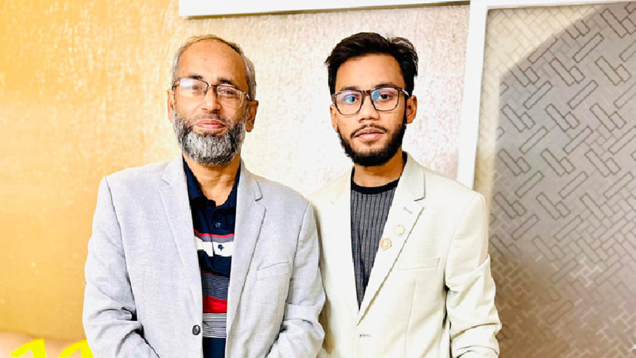 সাফায়েত হোসেন ও তার বাবা