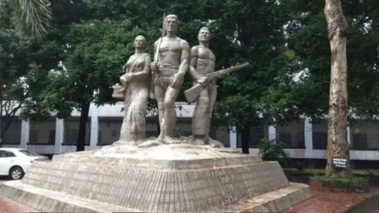 অপরাজেয় বাংলা, ঢাবি