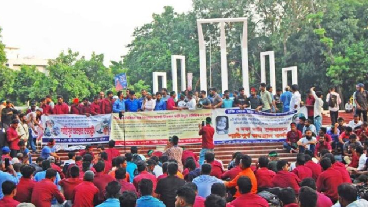 পল্লী বিদ্যুৎ কর্মীদের অবস্থান