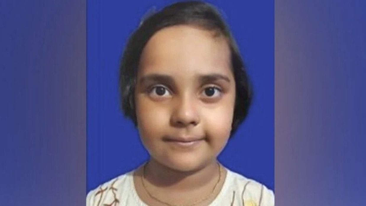 বাসের ধাক্কায় নিহত রশনি পাল