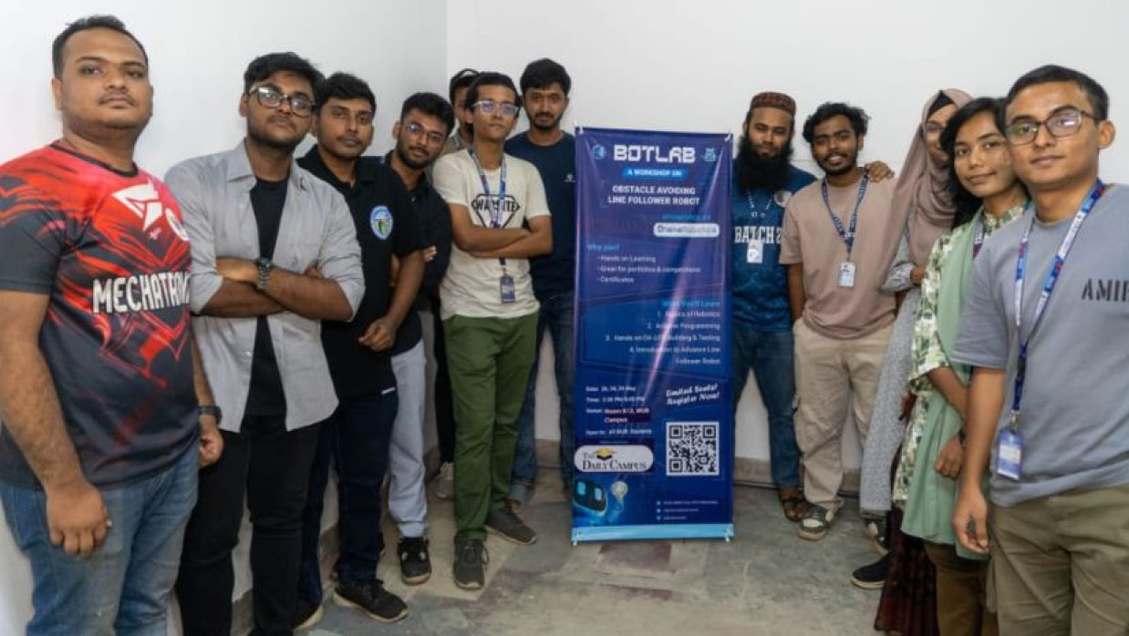 ওয়ার্ল্ড ইউনিভার্সিটি রোবটিক্স ক্লাবের ওয়ার্কশপের প্রথমদিনের সেশন 