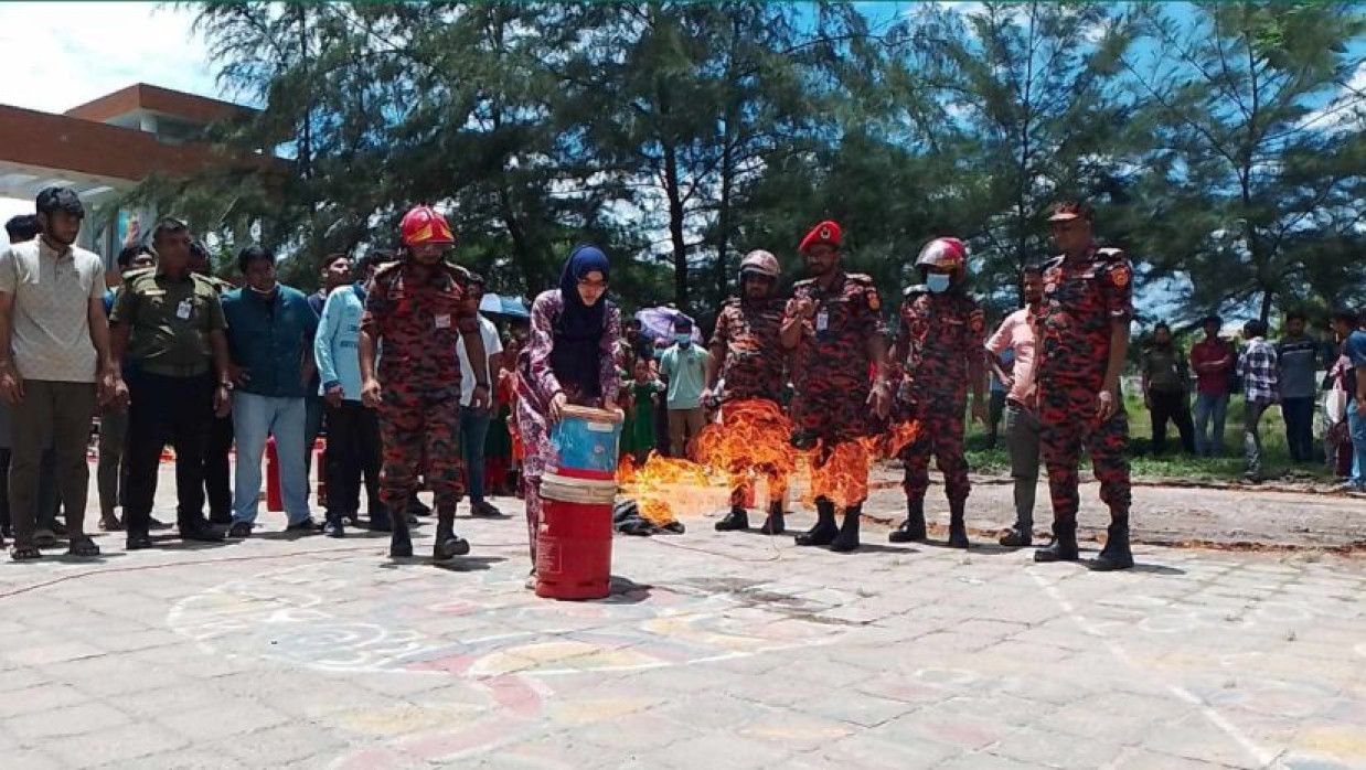 ফায়ার ম্যানেজমেন্ট প্রশিক্ষণ ও মহড়া