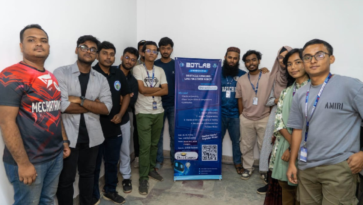 ওয়ার্ল্ড ইউনিভার্সিটি অব বাংলাদেশের রোবটিক্স ক্লাবের ওয়ার্কশপের প্রথমদিনের সেশন