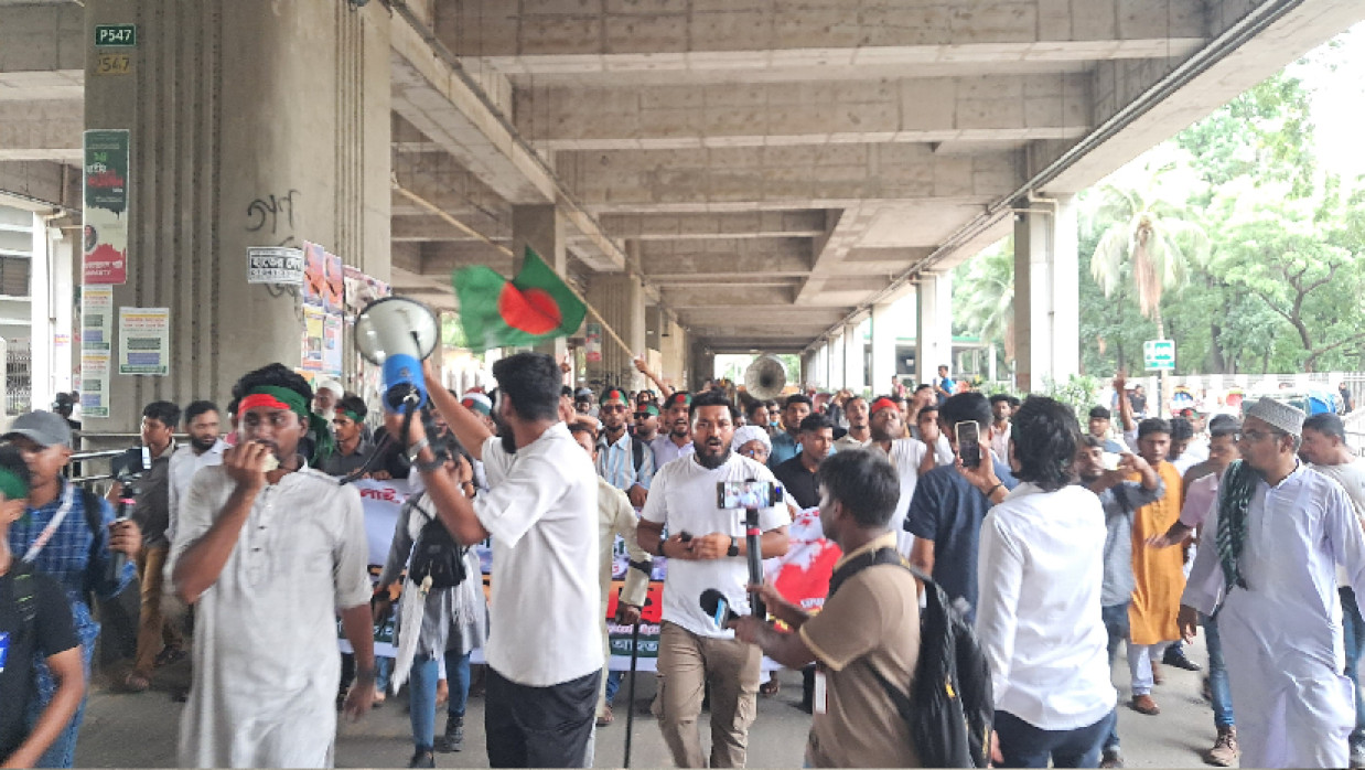  জুলাই আহত ও শহীদ পরিবারের সচিবালয় অভিমুখে যাত্রা