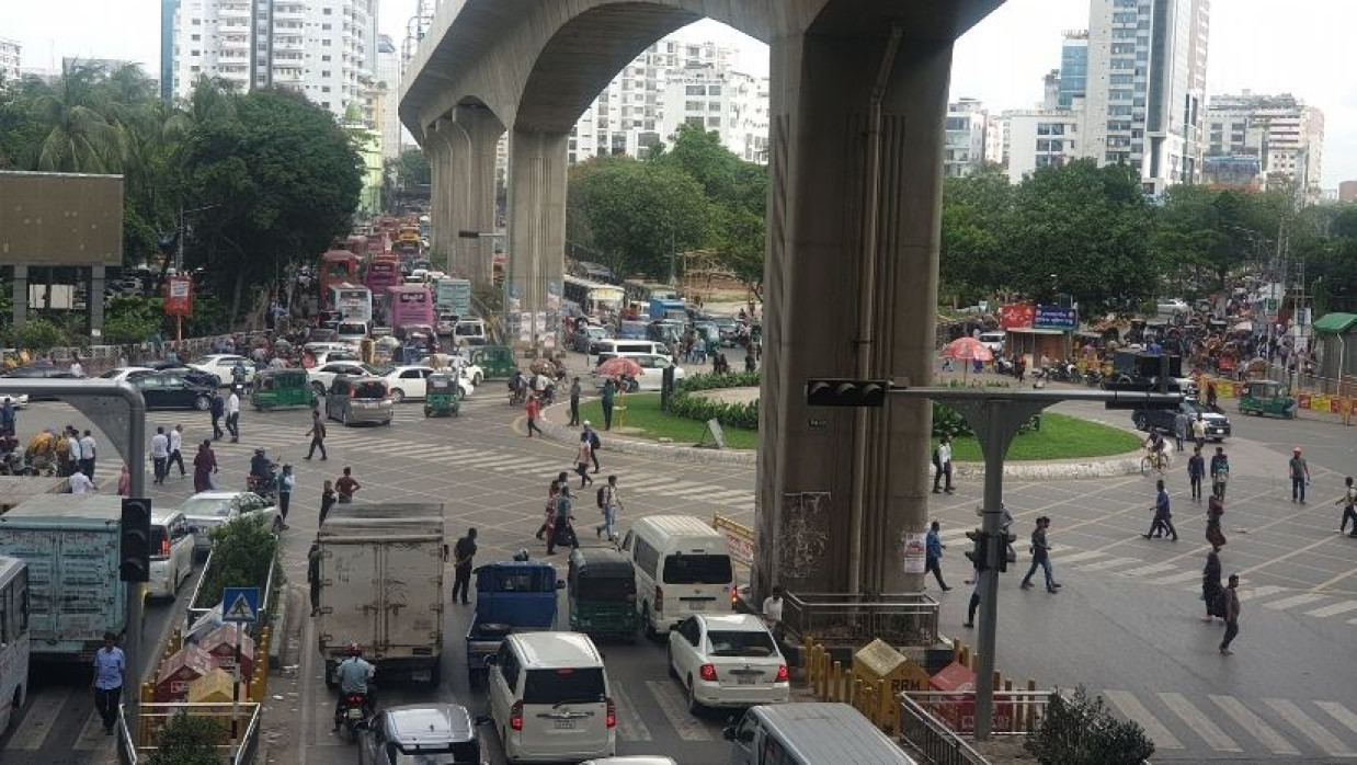 রাজধানীর কারওয়ান বাজার থেকে তোলা