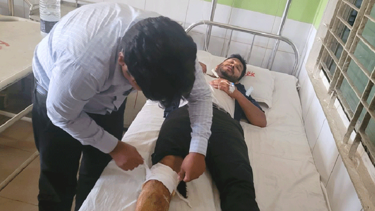 আহত আবদুল হামিদ মুগদা মেডিকেল চিকিৎসাধীন