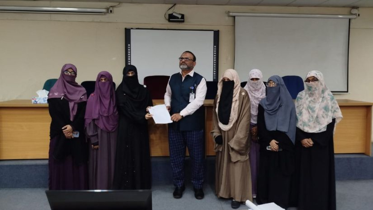 উপাচার্যকে দিল স্মারকলিপি