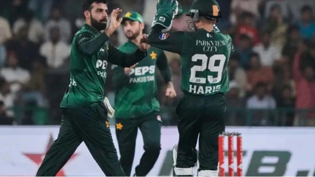 বাংলাদেশের উইকেট নেওয়ার পর পাকিস্তানের উল্লাস
