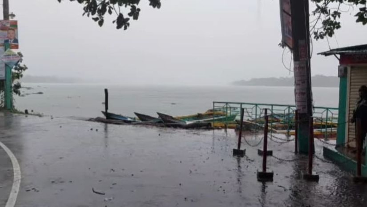 ঝালকাঠিতে টানা ভারী বর্ষণ