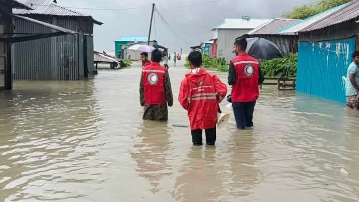 মেঘনার পানিতে বন্দি ৩ হাজার মানুষ
