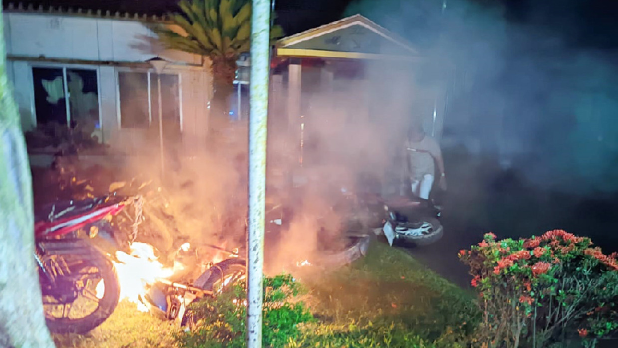 জাতীয় পার্টির চেয়ারম্যান জি এম কাদেরের রংপুরের বাসায় হামলার ঘটনা ঘটেছে