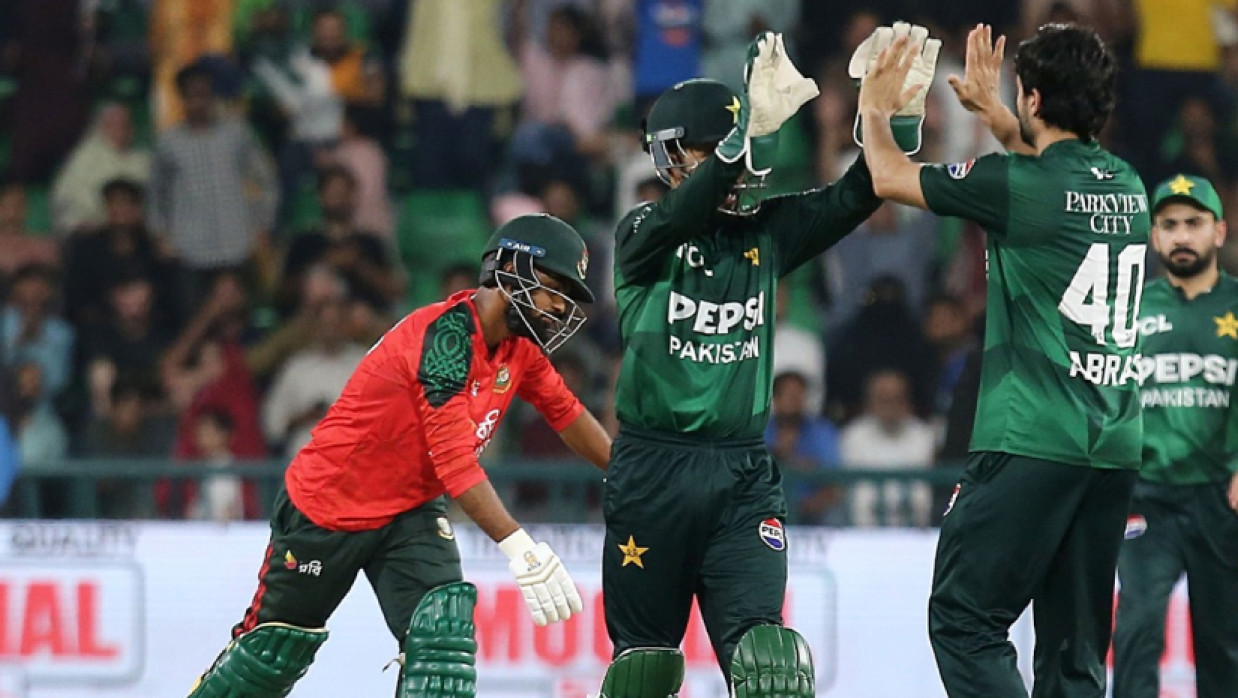 বাংলাদেশ-পাকিস্তান ম্যাচ 