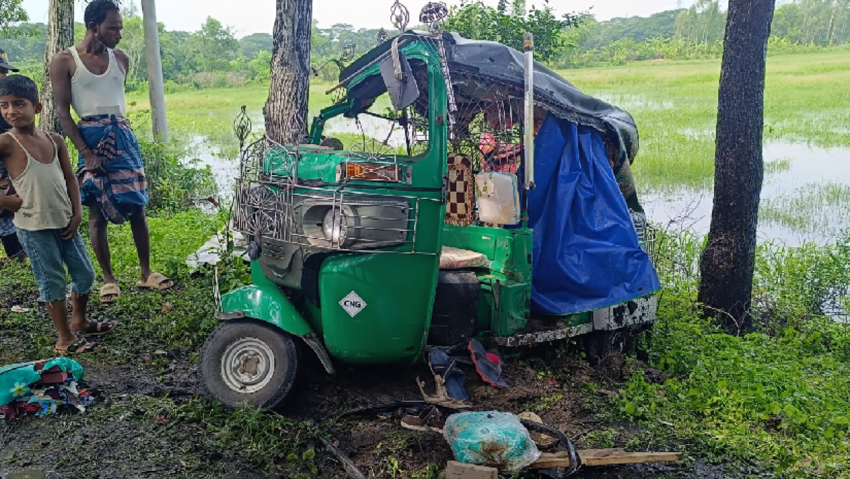 দুর্ঘটনাকবলিত সিএনজি