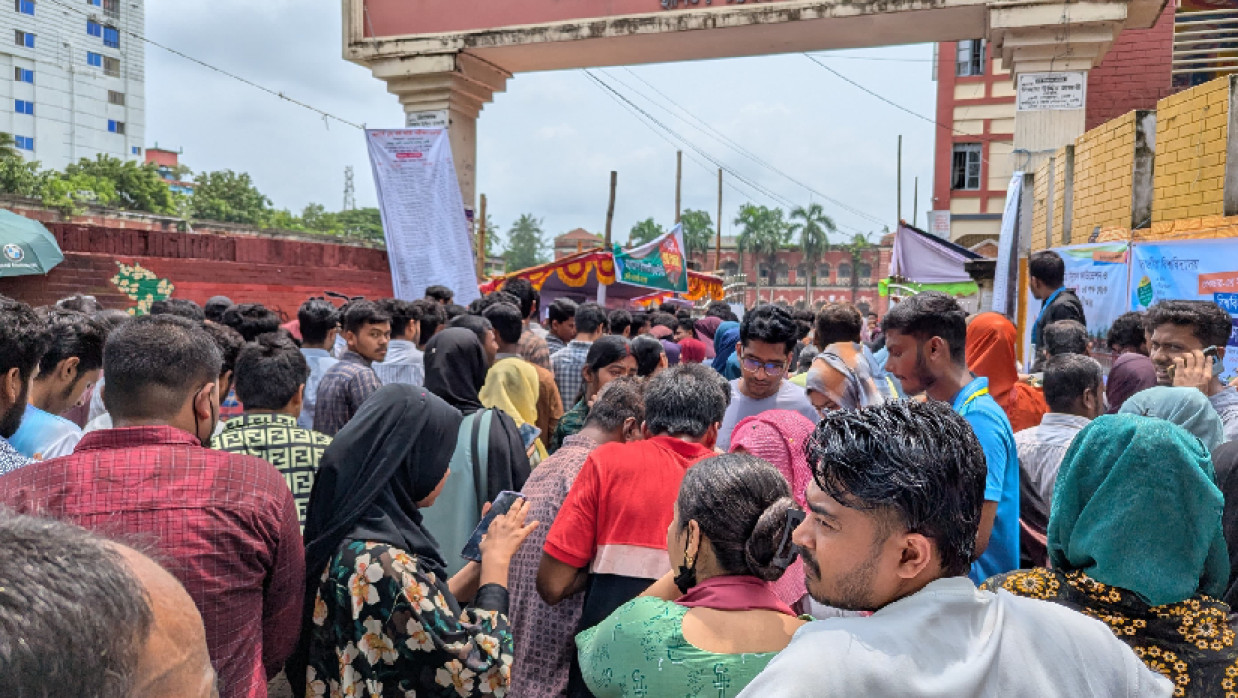 ফেনীতে অনুষ্ঠিত হয়েছে জাতীয় বিশ্ববিদ্যালয়ের ভর্তি পরীক্ষা