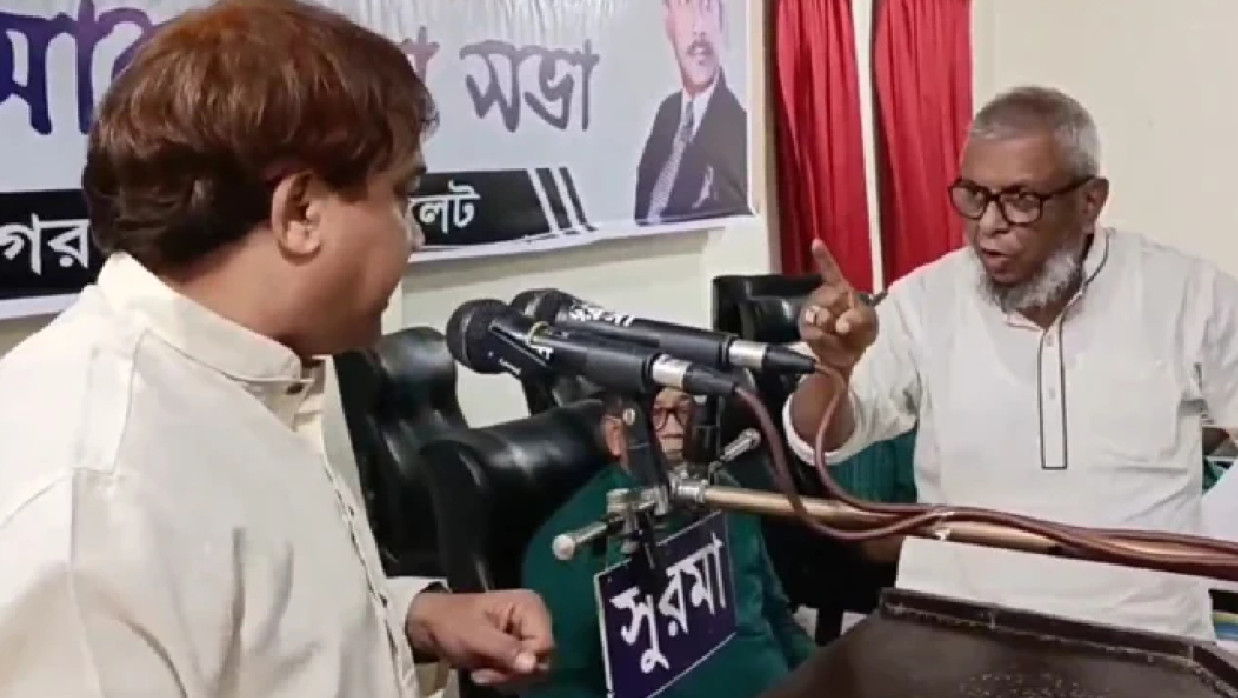 আরিফুল হক চৌধুরী এবং রেজাউল হাসান কয়েস লোদির মধ্যে প্রকাশ্যে বাগবিতণ্ডা হয়