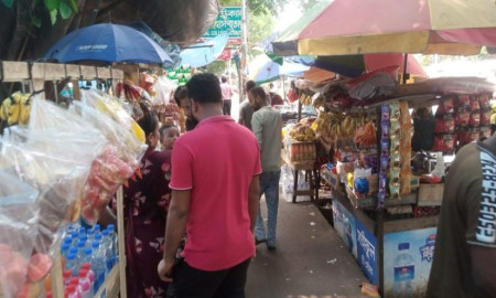  ঢামেক হাসপাতাল ঘিরে ফুটপাত দখল, দেখার কেউ নেই