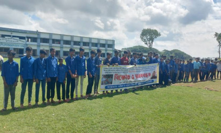 শিক্ষার্থীদের যৌন হয়রানির অভিযোগ, শিক্ষকের অপসারণ দাবিতে মানববন্ধন