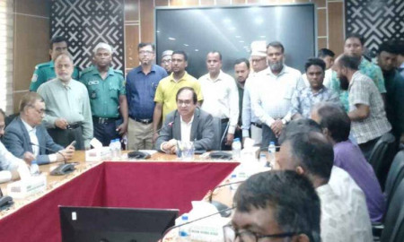 ‘সচিবালয়ের কর্মচারীদের দাবির বিষয়ে সিদ্ধান্ত প্রধান উপদেষ্টা দেশে ফেরার পর’