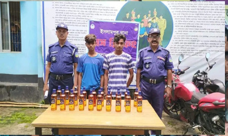 ২০ বোতল ভারতীয় মদসহ গ্রেপ্তার ২ 