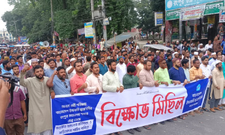 ছাত্র শিবিরের হেল্প ডেস্কে হামলা, আটক ২