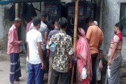 ঢামেকে পানির মেশিন থেকে বিশুদ্ধ পানি নেওয়ার ভির