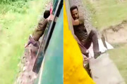 চলন্ত ট্রেনের দরজার বাইরে ঝুলে আছেন মতিউর